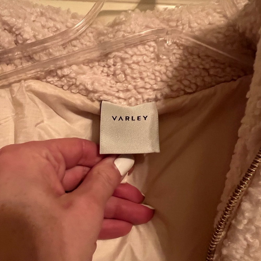 Varley- Wilkins Sherpa Puffer Jacket - Sandshell - Picture 2 of 5